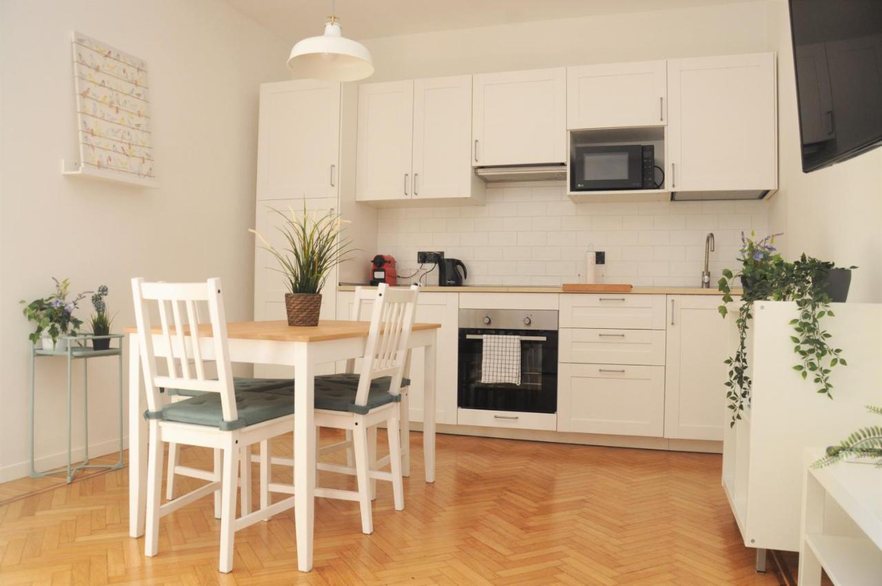 Verdi Appartment Modena Bagian luar foto